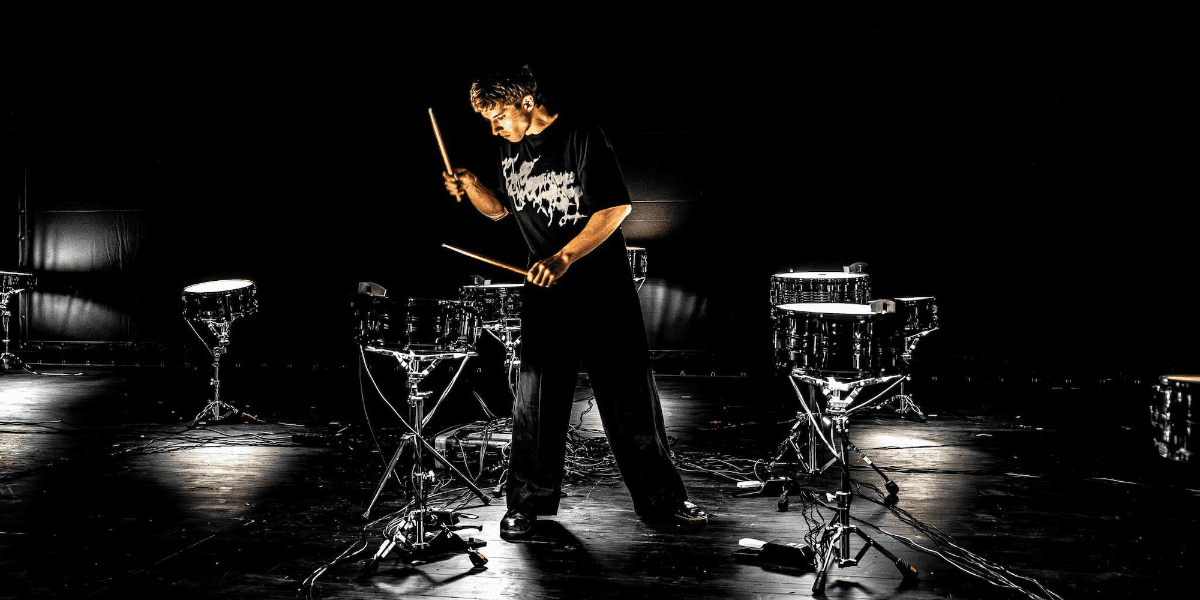 Particle + Wave: Between Learning and Doing